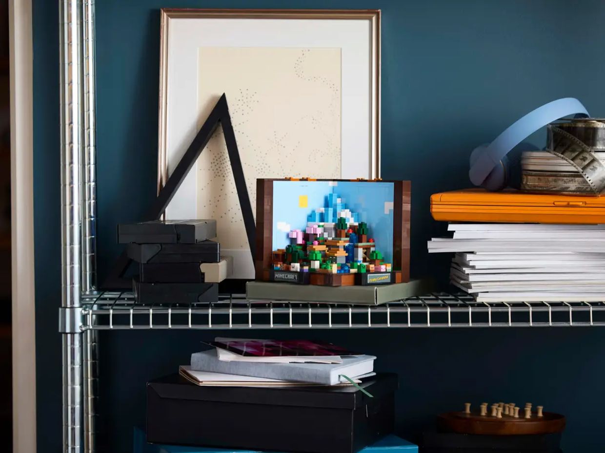 LEGO Minecraft Crafting Table