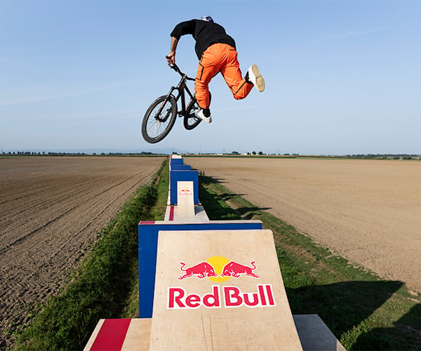 Red bull dirt jump online