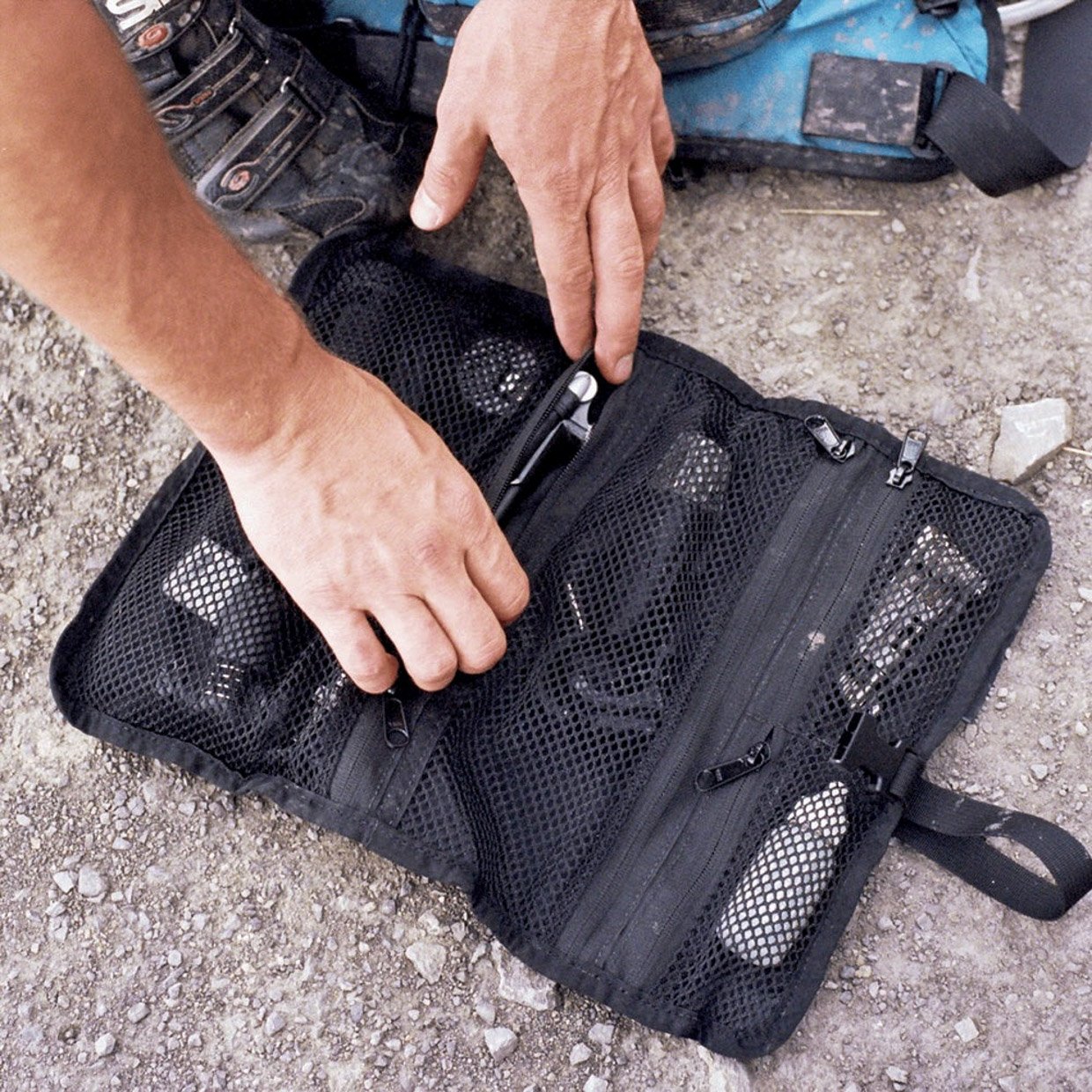 Mission Workshop The Shed Roll Top Messenger Bag Travel Bags