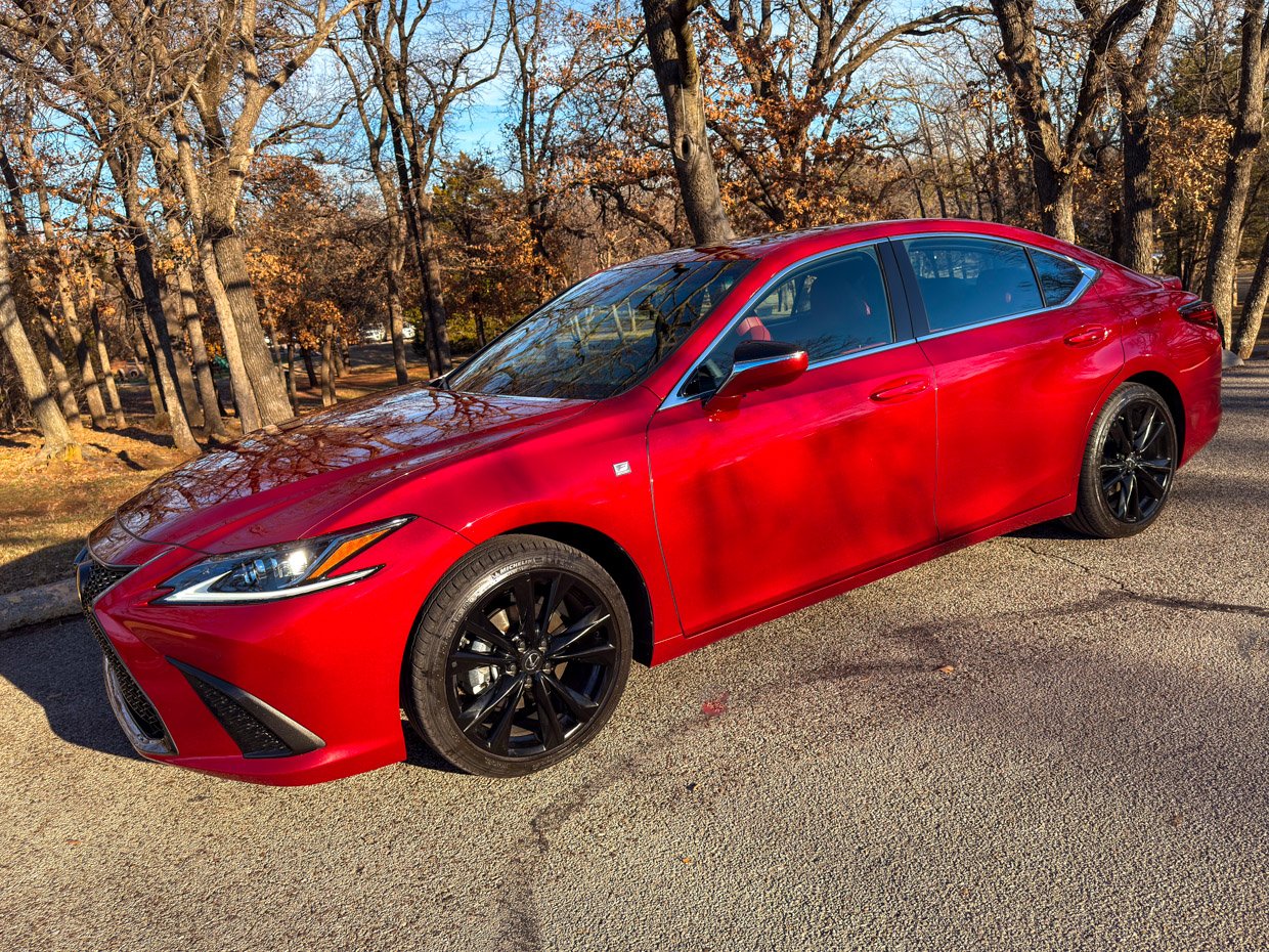 Driven: 2025 Lexus ES 300h F SPORT Handling