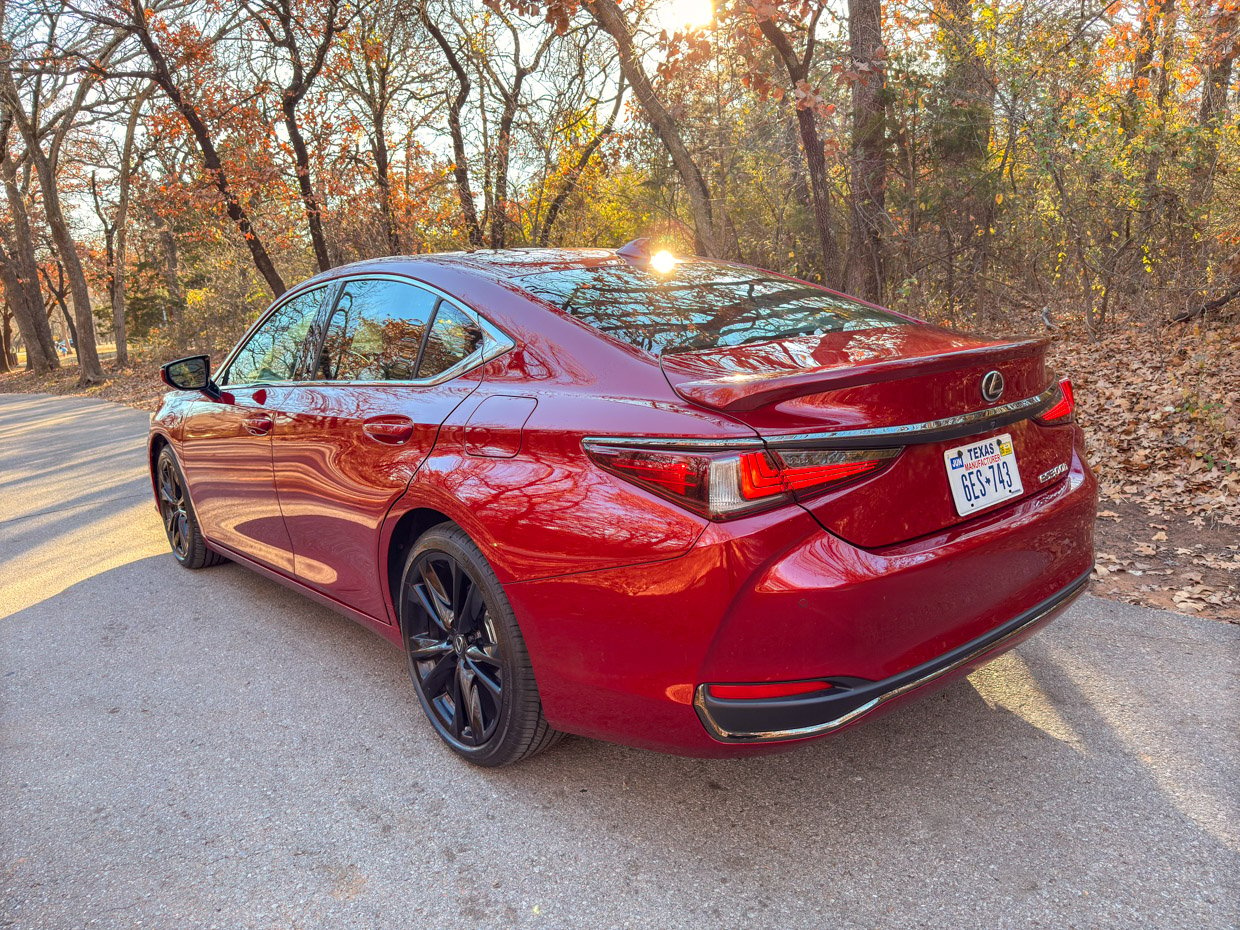 Driven: 2025 Lexus ES 300h F SPORT Handling