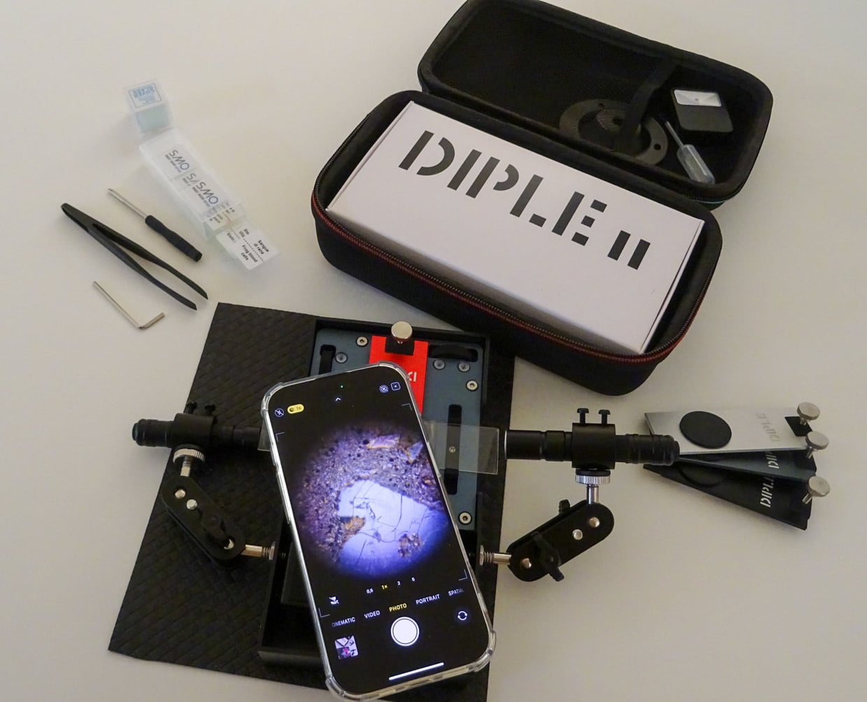 The DIPLE2 Turns Smartphones Into a Powerful Microscope