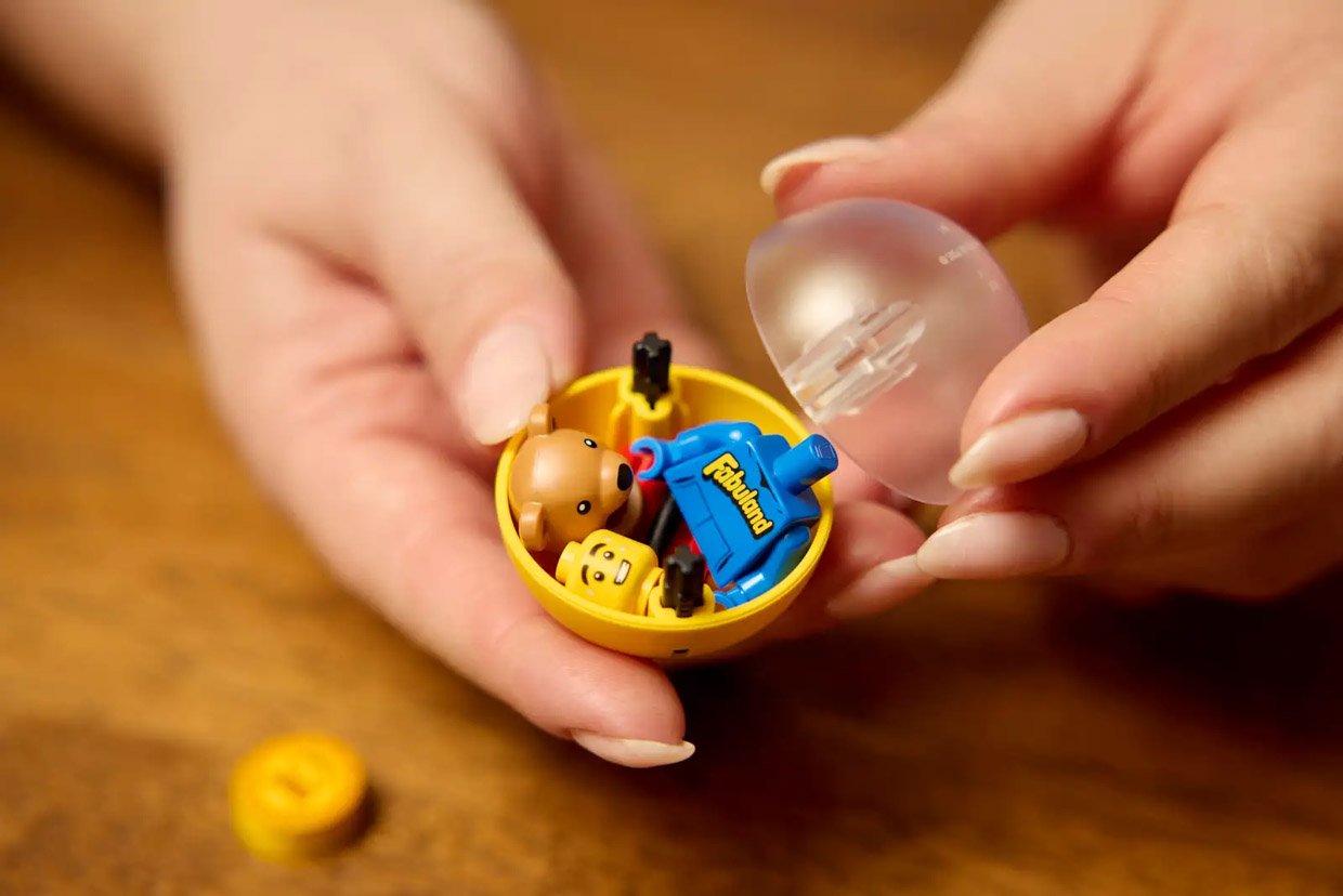 LEGO Ideas Minifigure Vending Machine