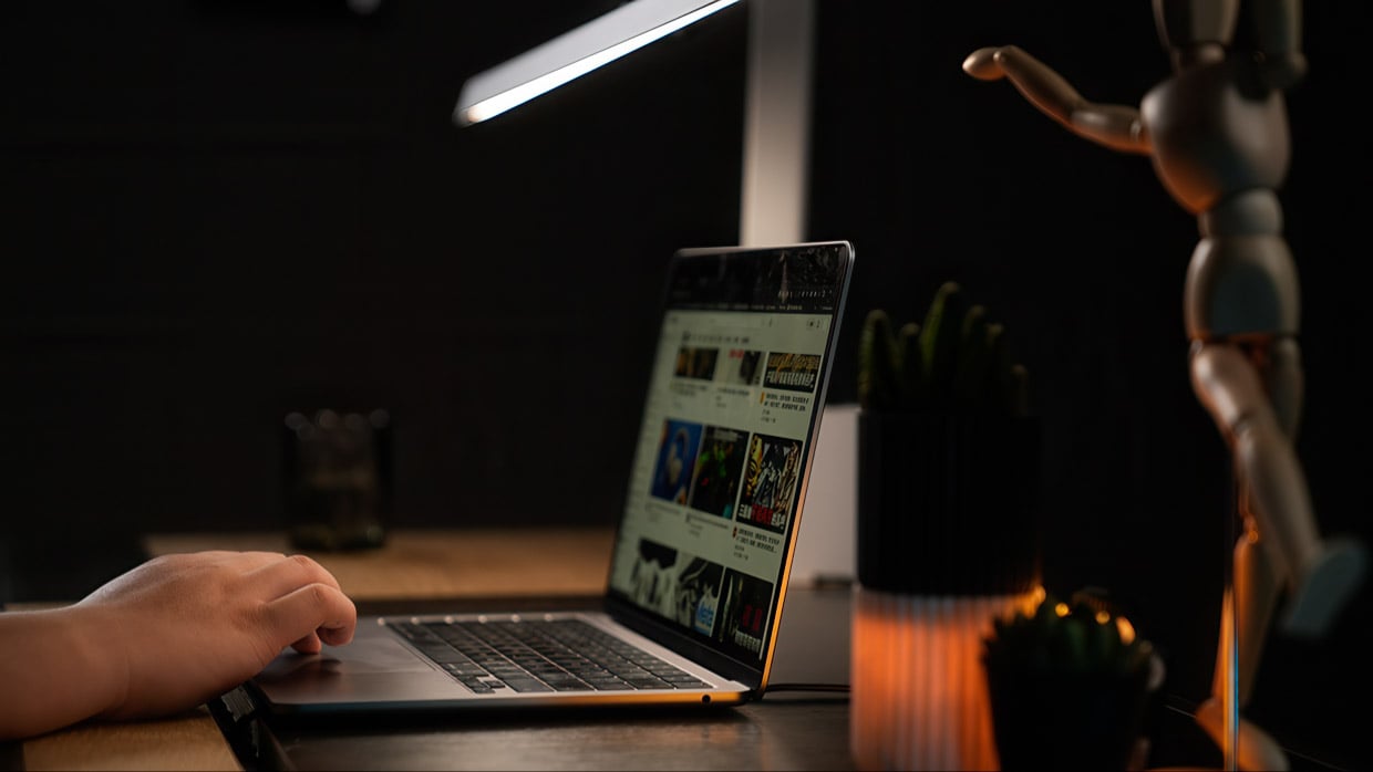 Luminos Pro Desk Lamp