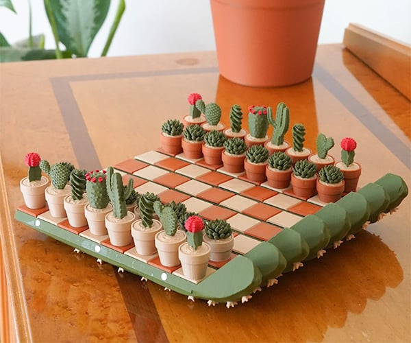 Roll-out Cacti Chess Set