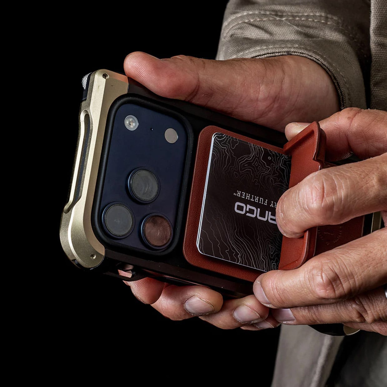 Dango's Magsafe Lite Wallet Adds a Card Holder and Stand to Your