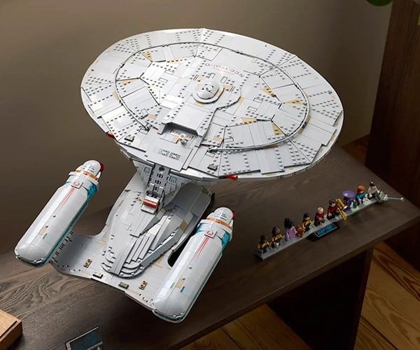 LEGO Icons Star Trek: U.S.S. Enterprise NCC-1701-D