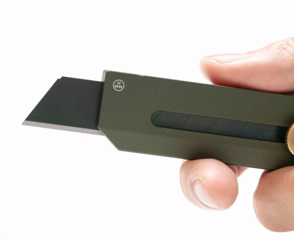 HMM Utility Knife Combines Minimalist Design and Precision Cutting