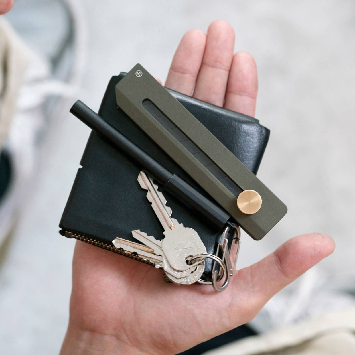 HMM Utility Knife Combines Minimalist Design and Precision Cutting