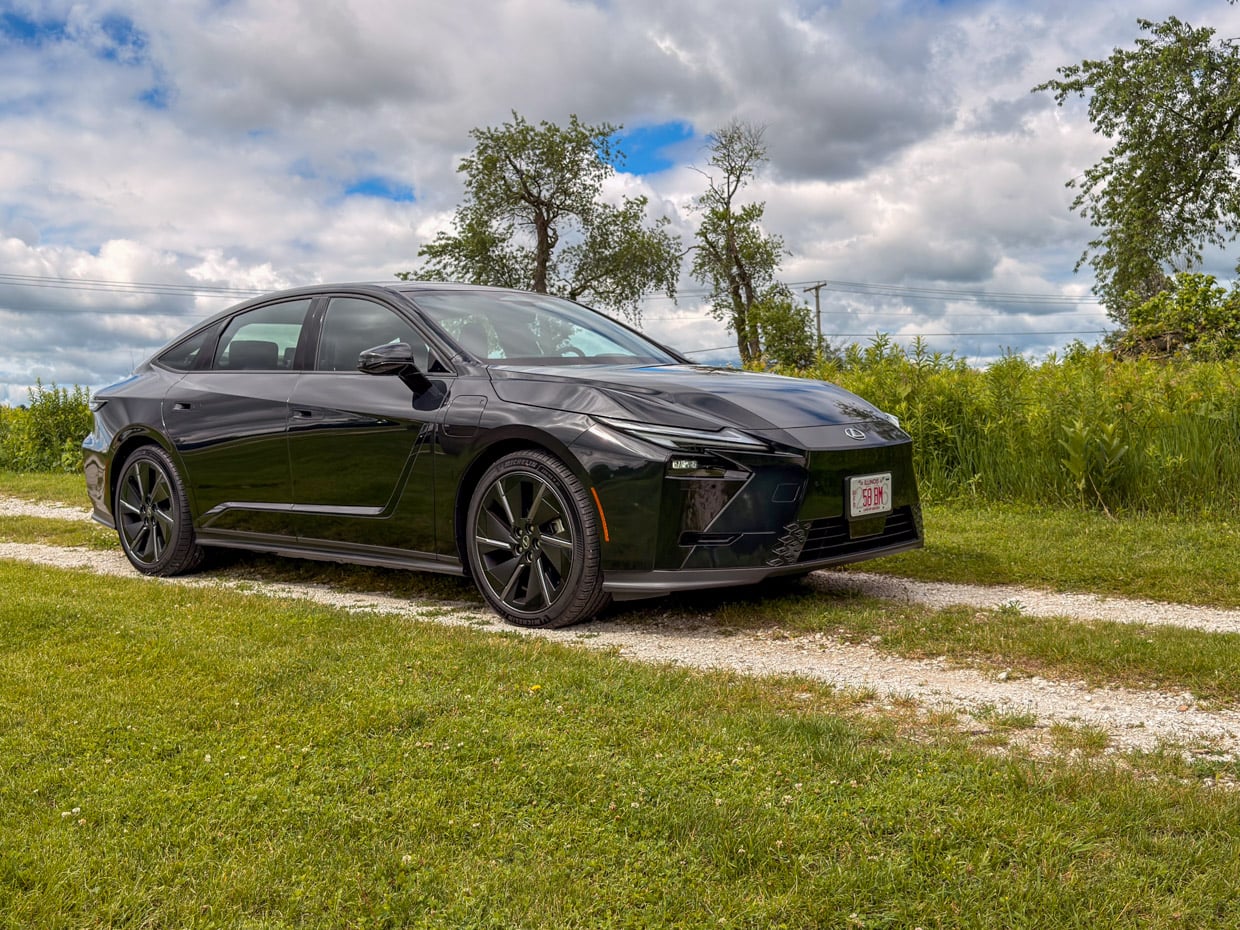 2026 Lexus ES 3/4 front View