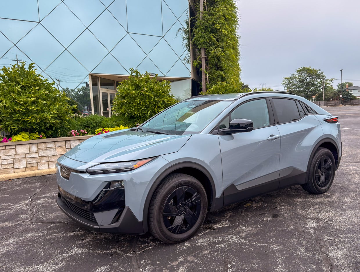 2026 Subaru Uncharted Sport Side 3/4 View