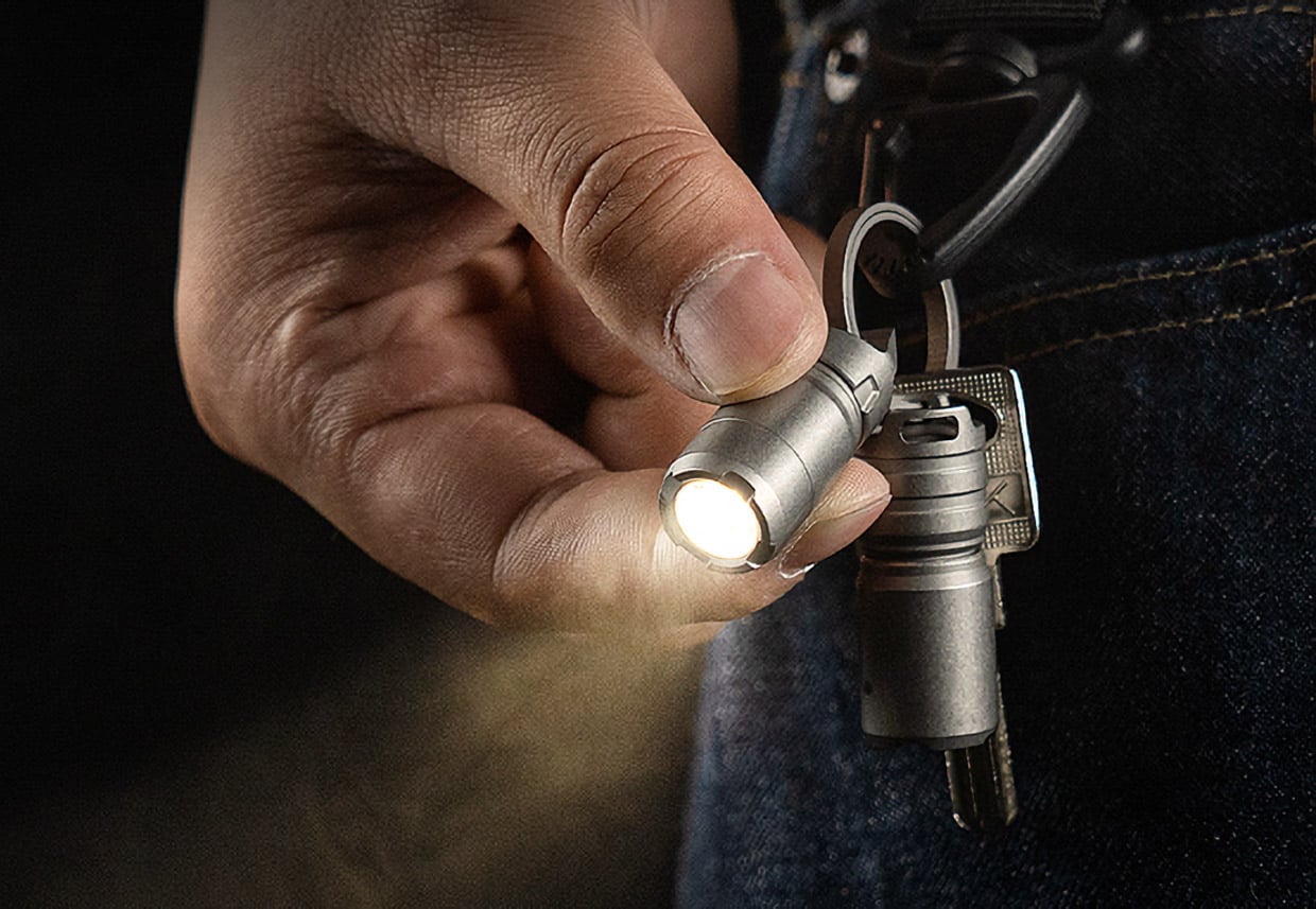 The Tiny Hunt H2 Keychain Flashlight Keeps a Spare Battery Charged Up